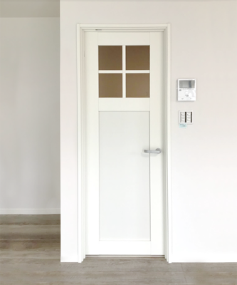 山梨県南アルプス市飯野E-9号棟　新築建売住宅　リビング　ドア