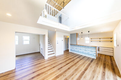 洋風デザインハウス　リビング階段　施工事例