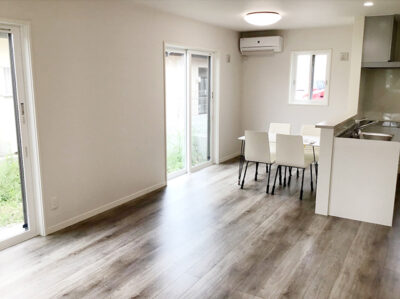 南アルプス市飯野　新築　建売住宅　リビング　LDK18帖