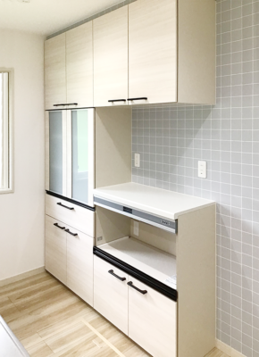 甲斐市下今井　新築　建売住宅　キッチンに備え付け食器棚