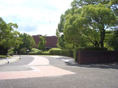 山梨県立美術館