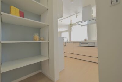 山梨県甲府市増坪町C7号棟のウォークスルーパントリー