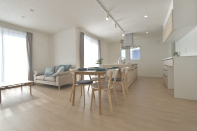 山梨県甲府市増坪町C7号棟のリビングダイニング