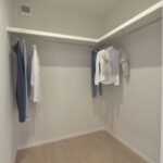 山梨県甲府市増坪町C7号棟のウォークインクローゼット