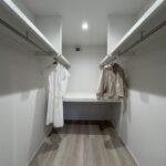 山梨県甲府市下今井町A4号棟のウォークインクローゼット