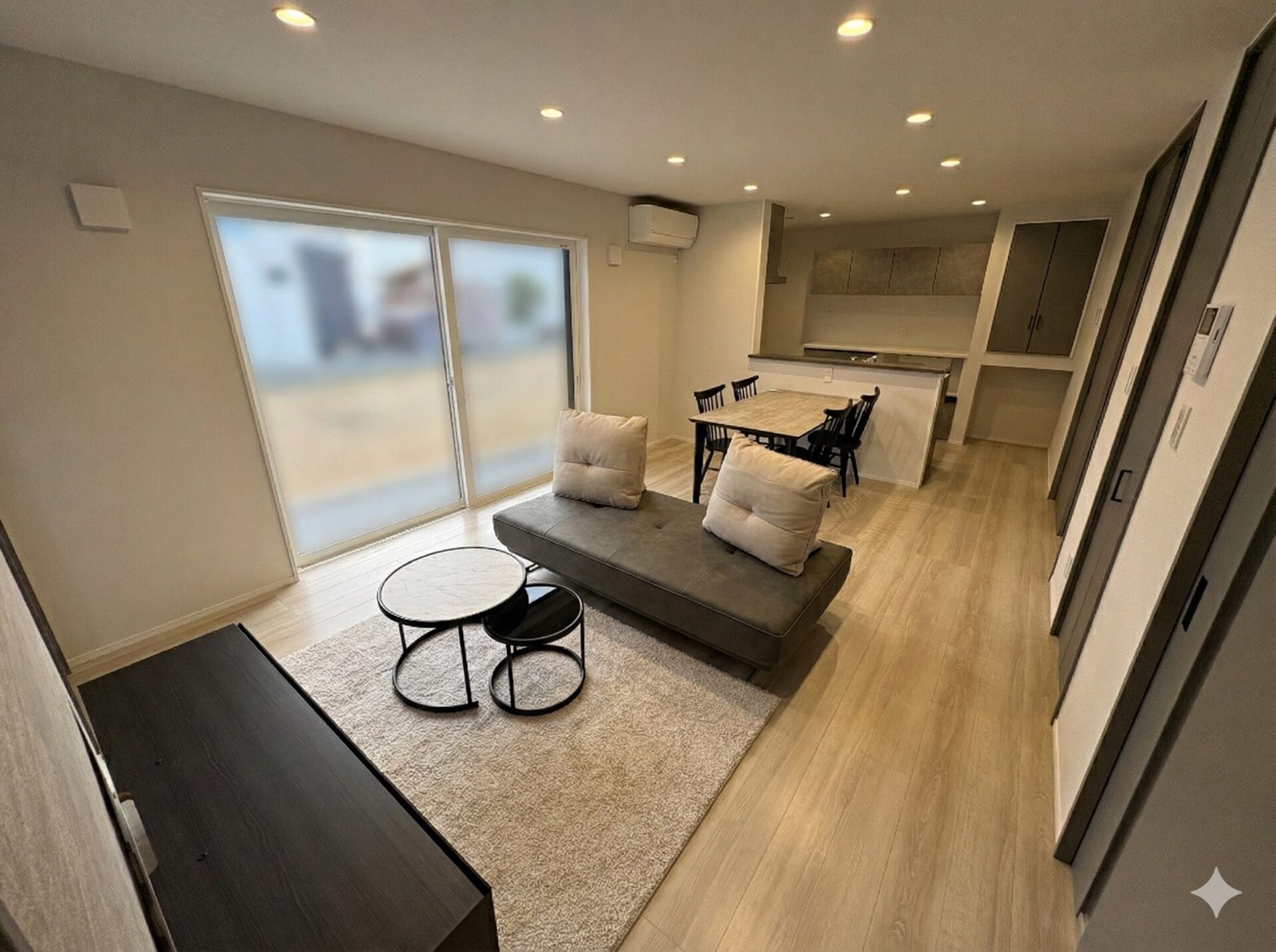 山梨県甲府市下今井町A4号棟のLDK