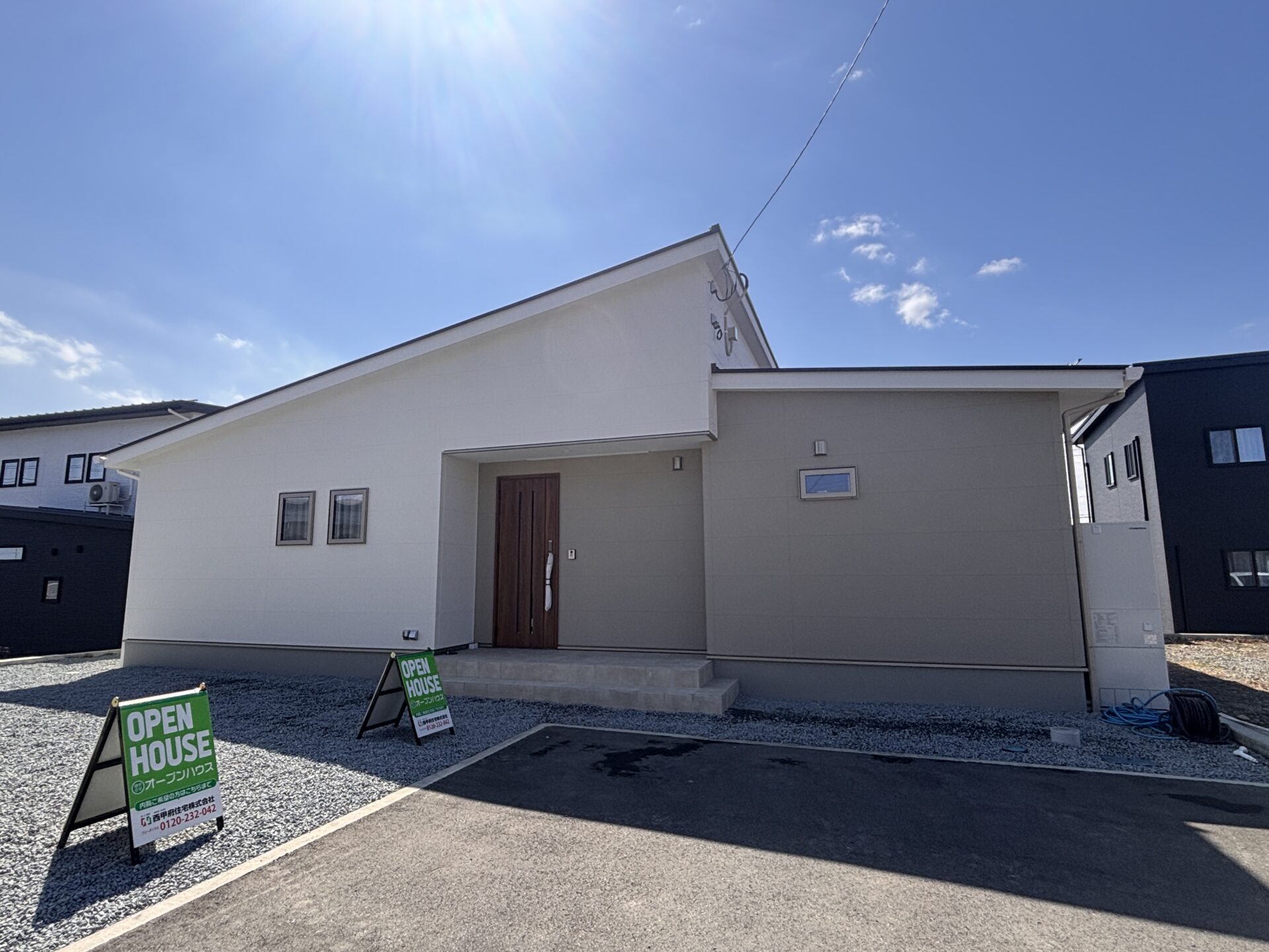 山梨県南アルプス市寺部B 32号棟（建売住宅）の外観写真