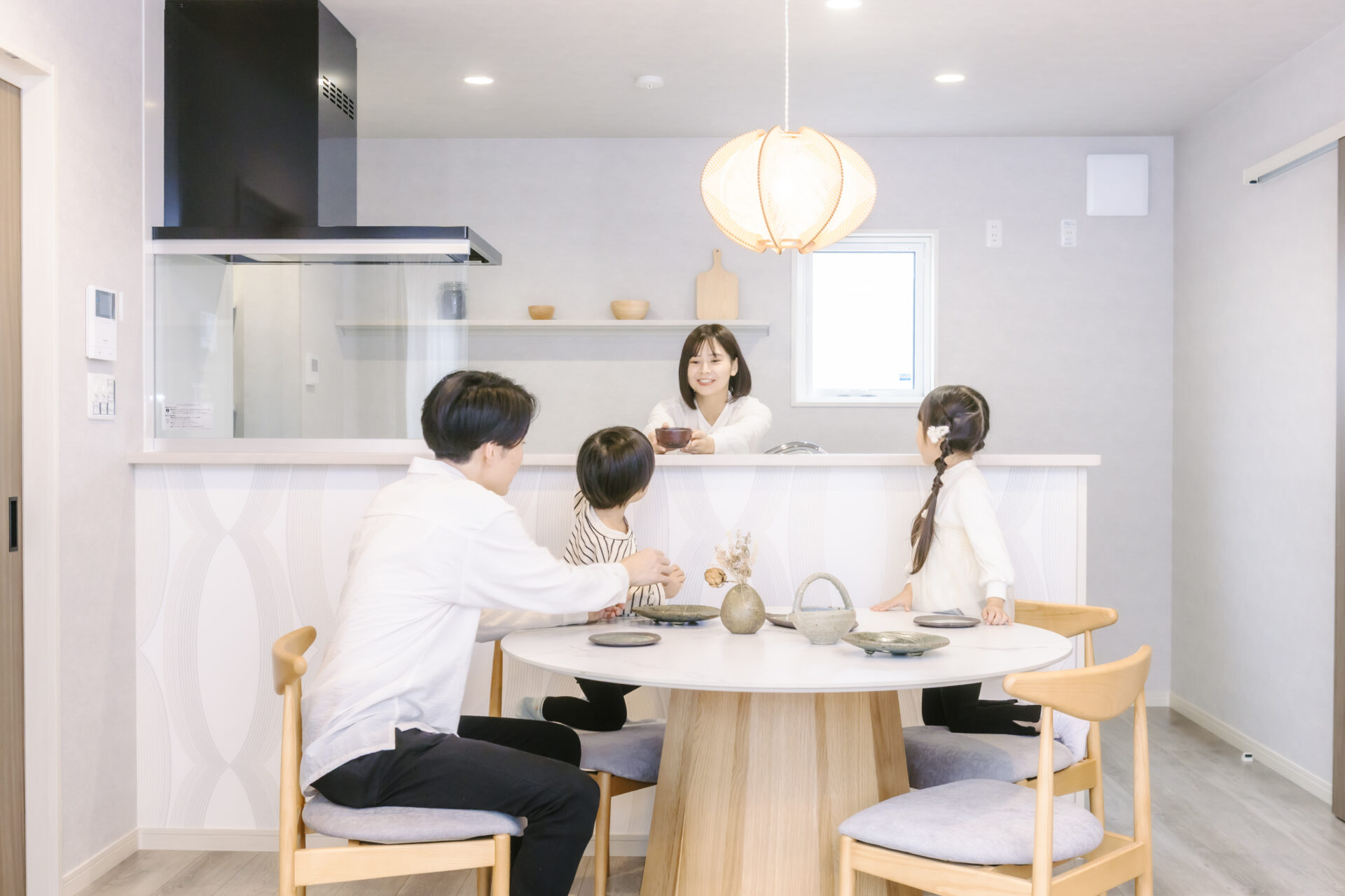 山梨県富士吉田市小明見A 9号棟（建売住宅・街かどモデル）のダイニングキッチン