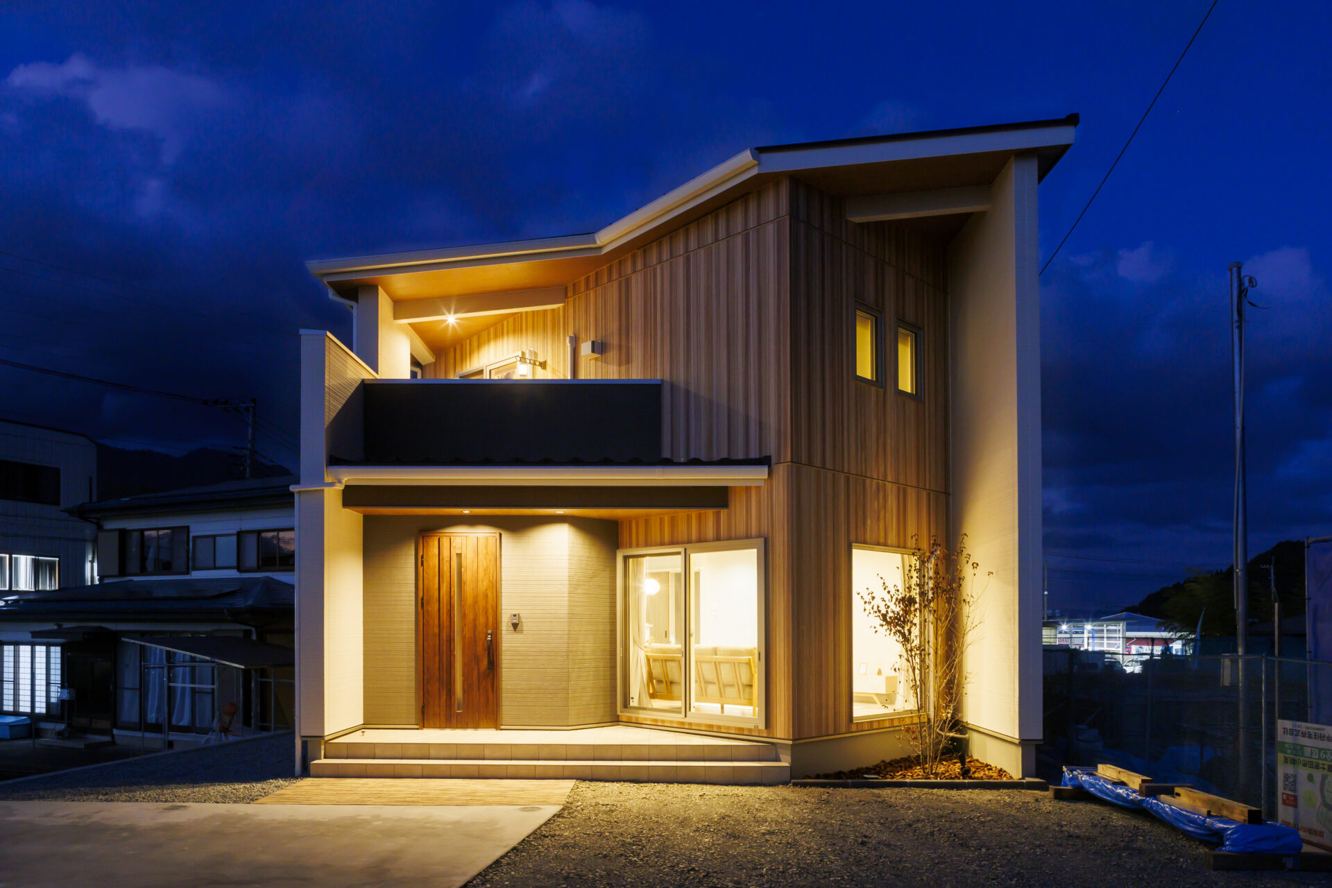 山梨県富士吉田市小明見A9号棟（街かどモデル）の外観