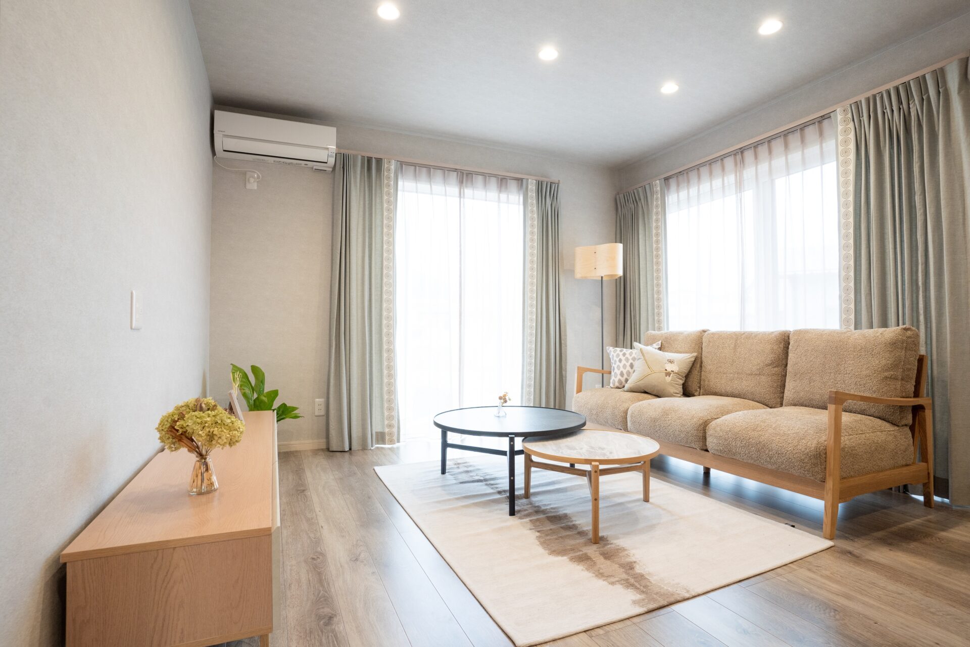 山梨県富士吉田市小明見A9号棟（街かどモデル）のリビング