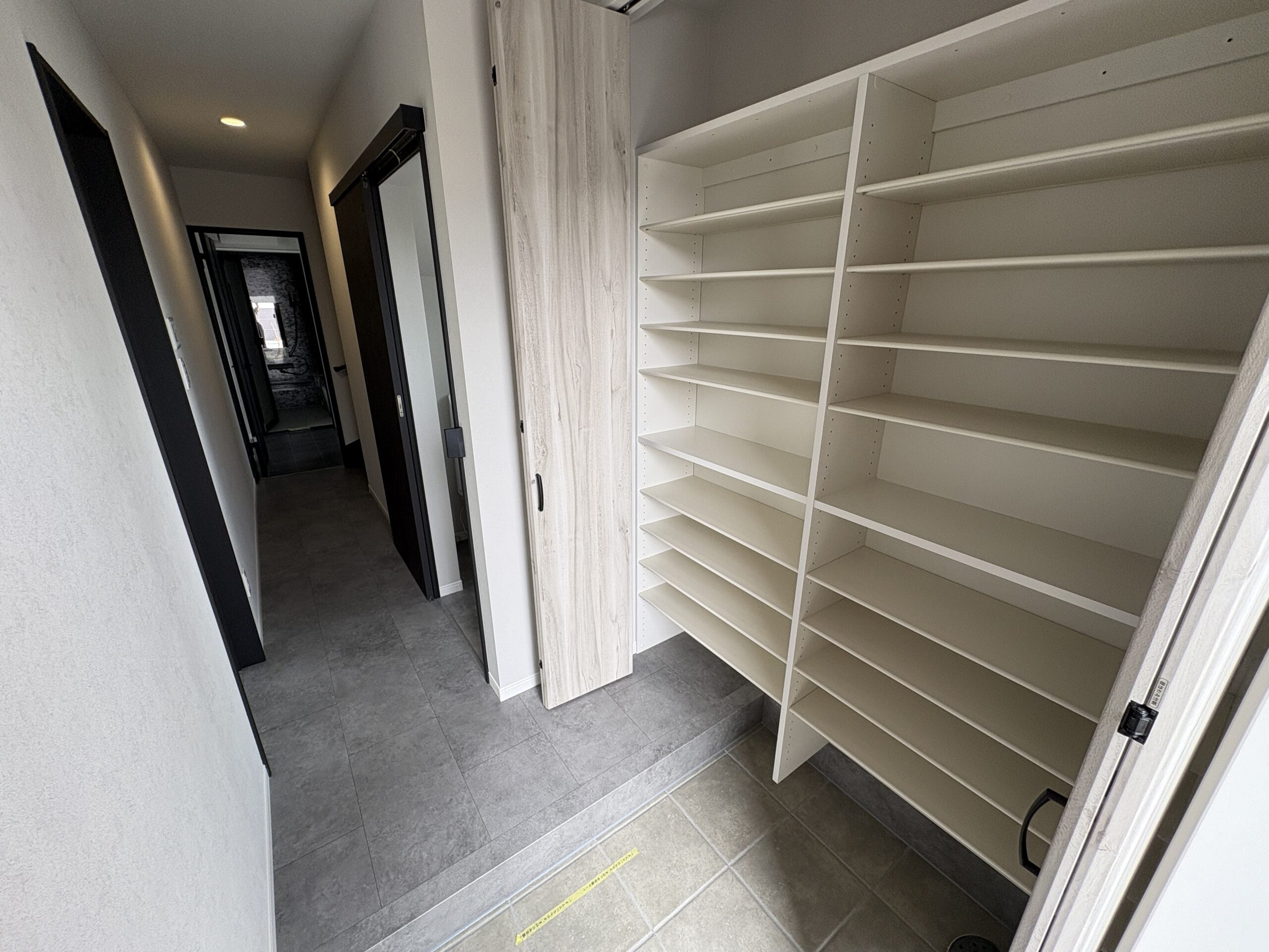 西甲府住宅ROOM TOUR #39　玄関