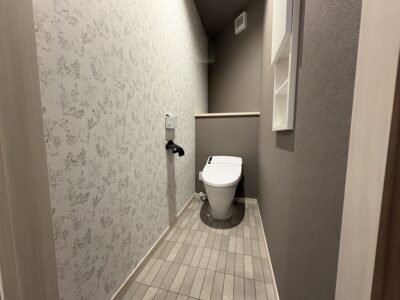 山梨県富士吉田市小明見A9号棟（街かどモデル）のトイレ