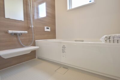 山梨県甲斐市下今井F12号棟の浴室