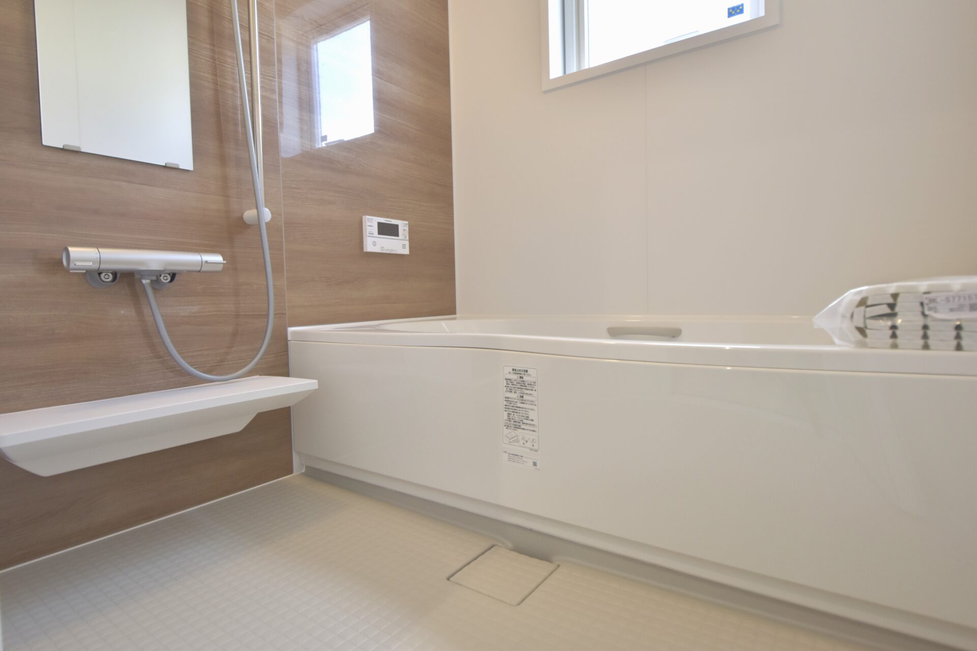 山梨県甲斐市下今井F12号棟の浴室