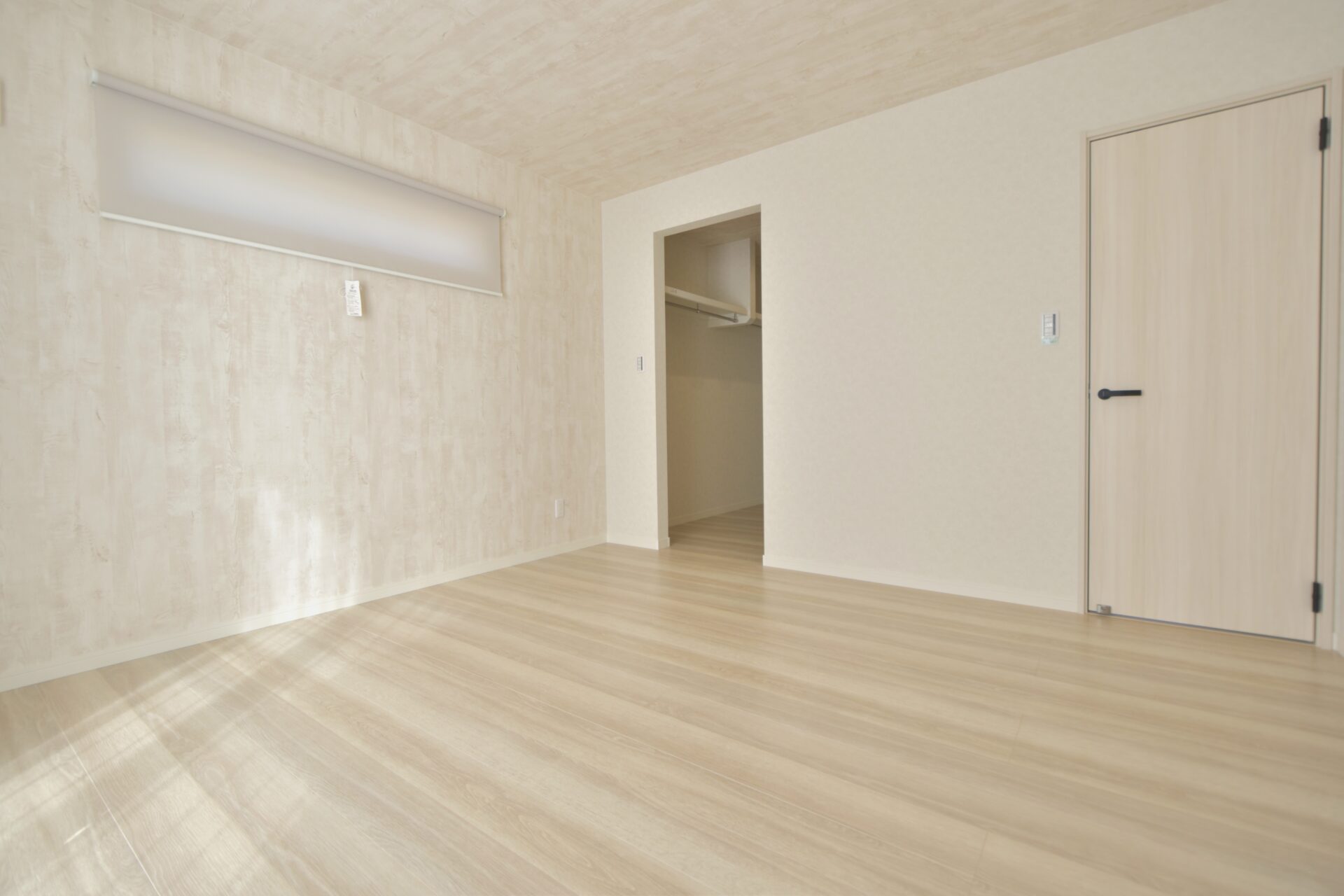 山梨県甲斐市下今井F12号棟の洋室