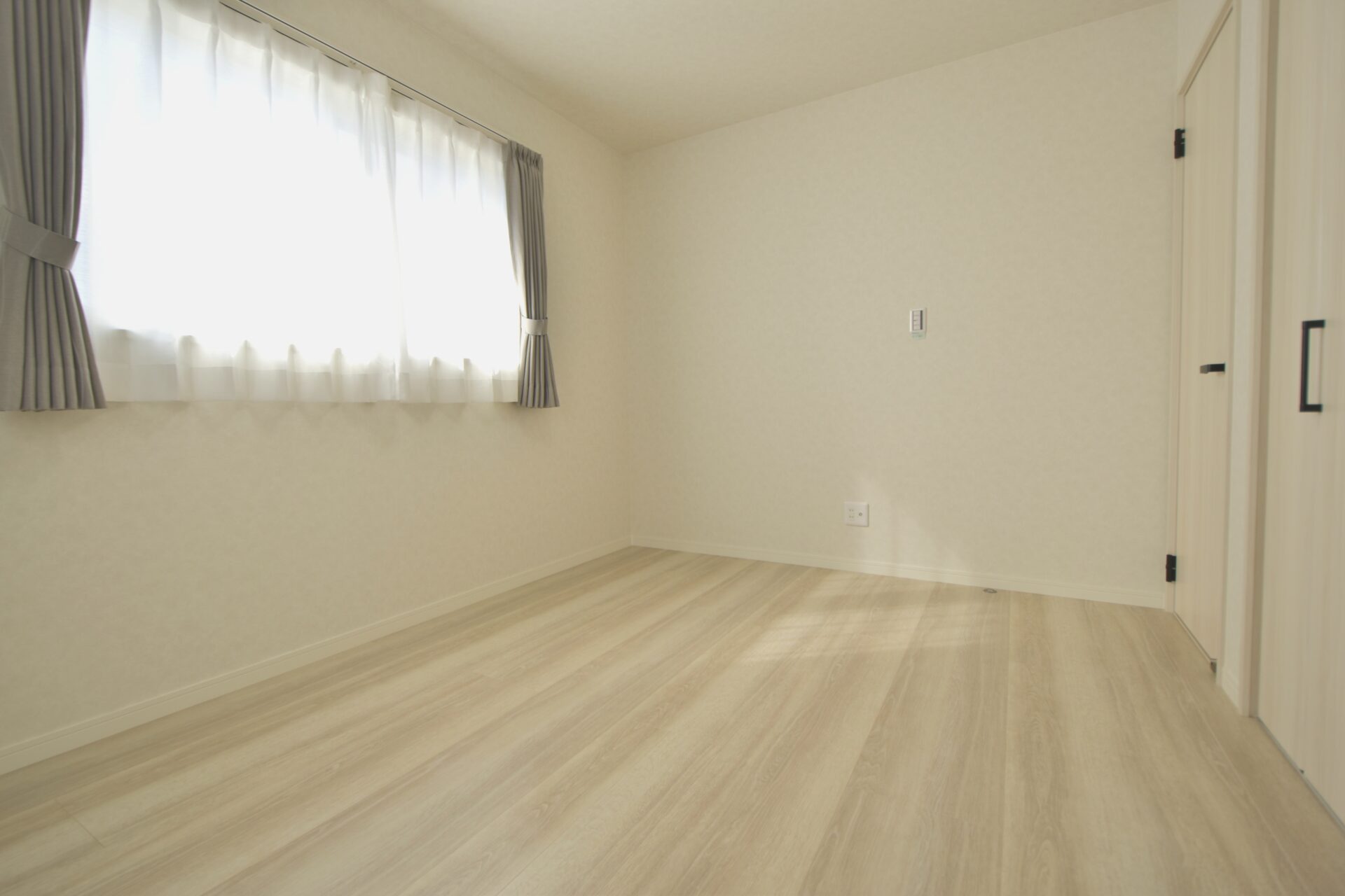 山梨県甲斐市下今井F12号棟の主寝室