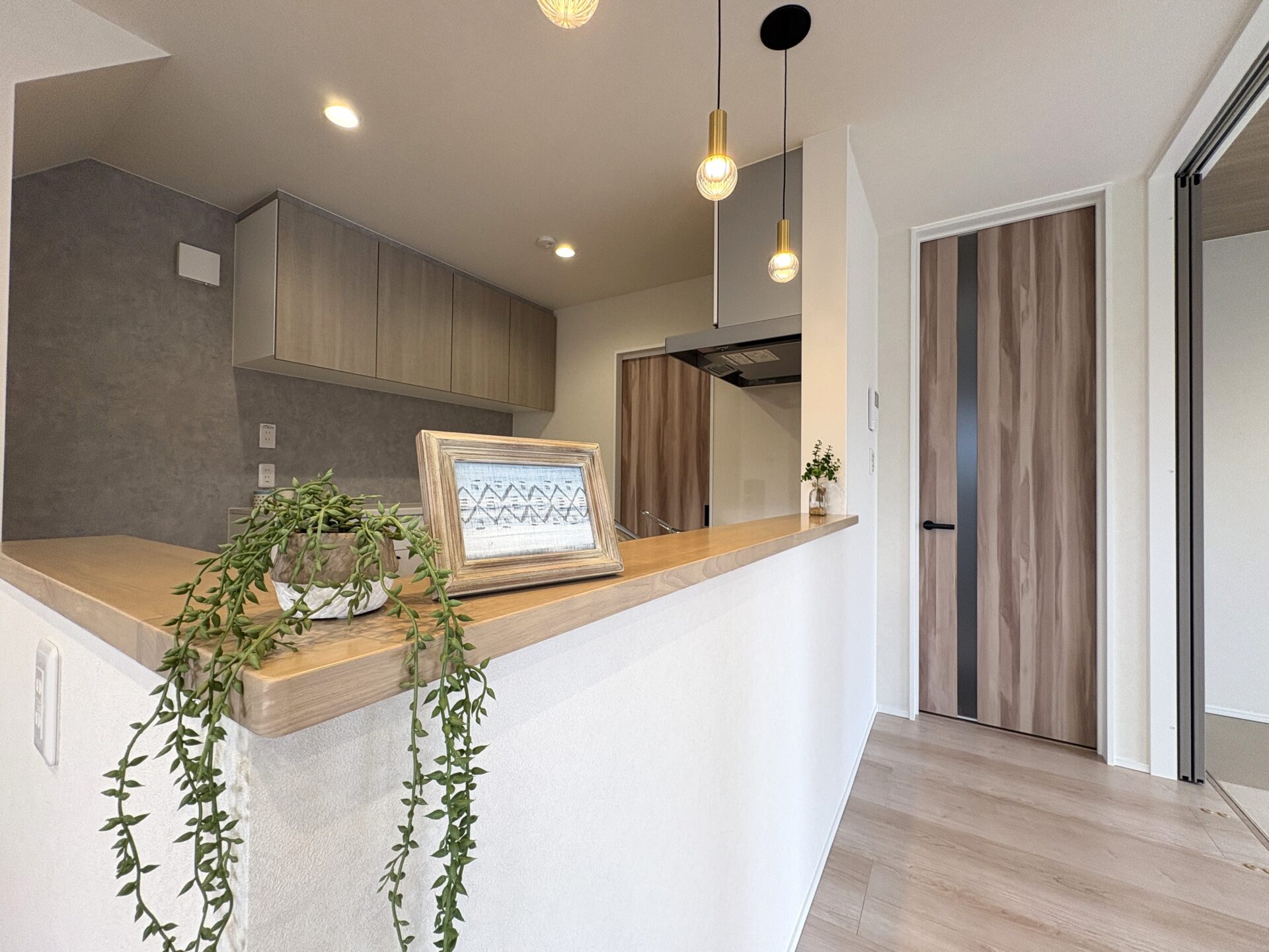 山梨県南アルプス市野牛島H 4号棟（建売住宅）のキッチンカウンター