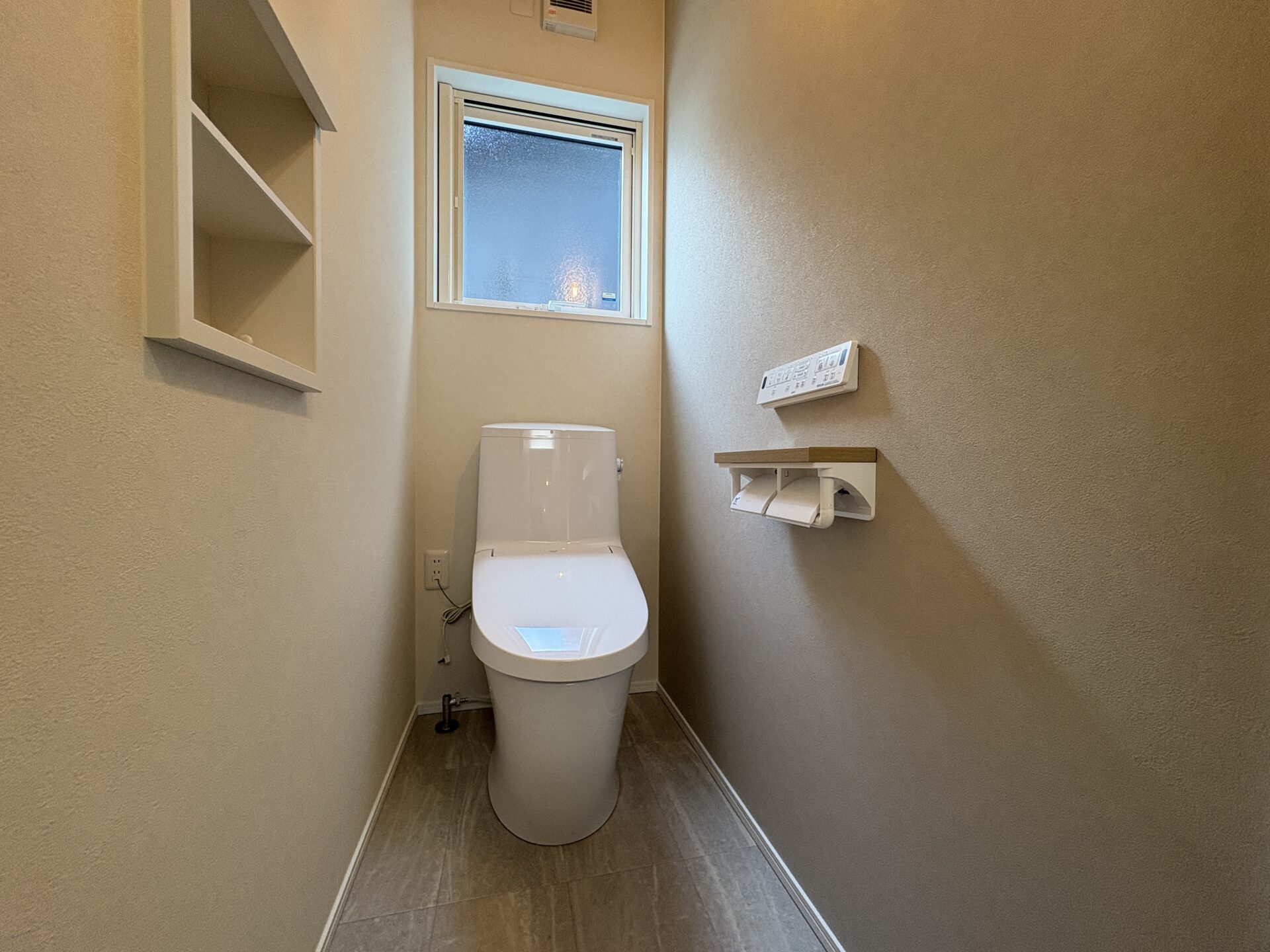 山梨県南アルプス市野牛島H 4号棟（建売住宅）の1階トイレ