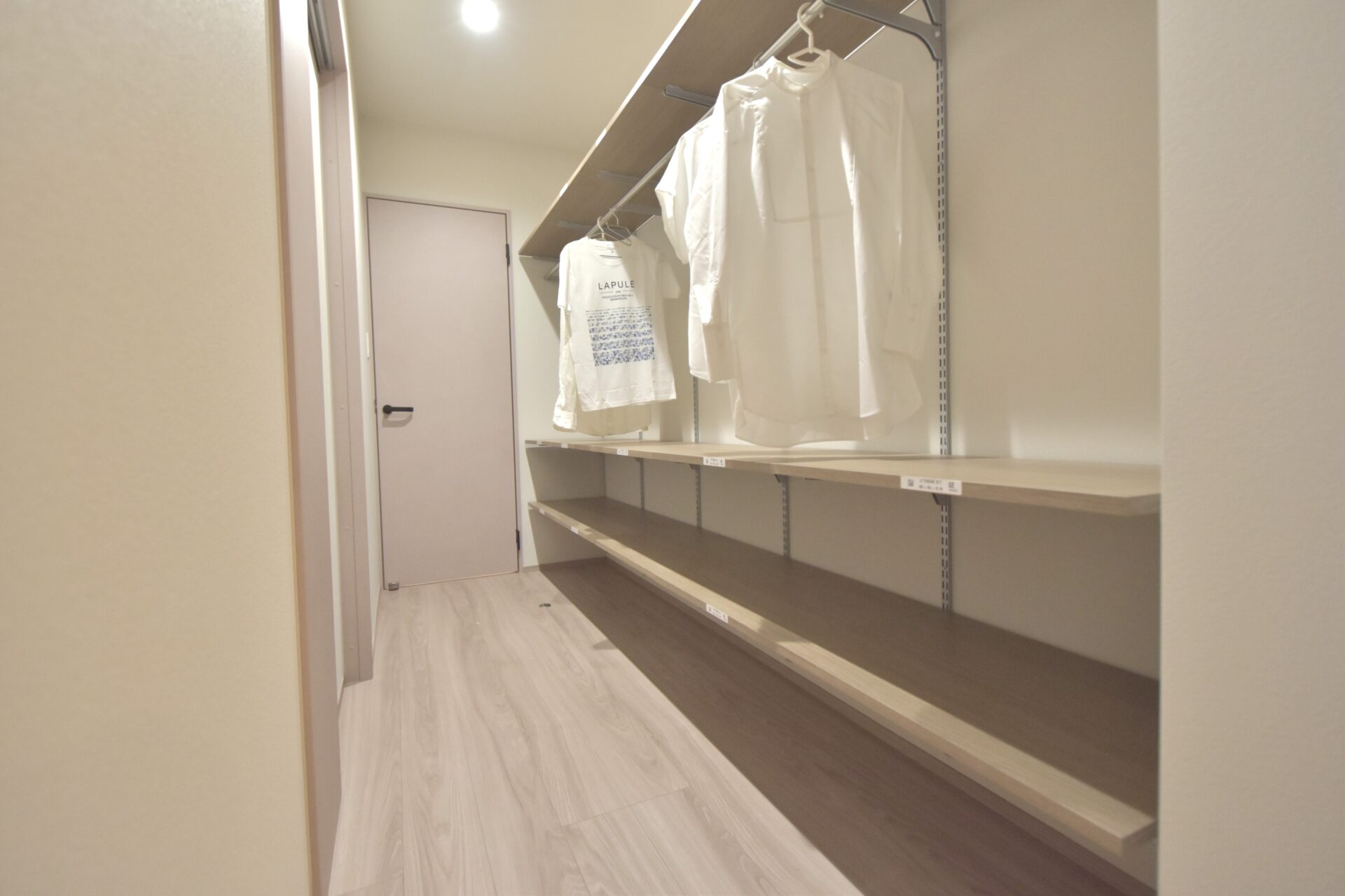 山梨県甲府市増坪町C1号棟のファミリークローク