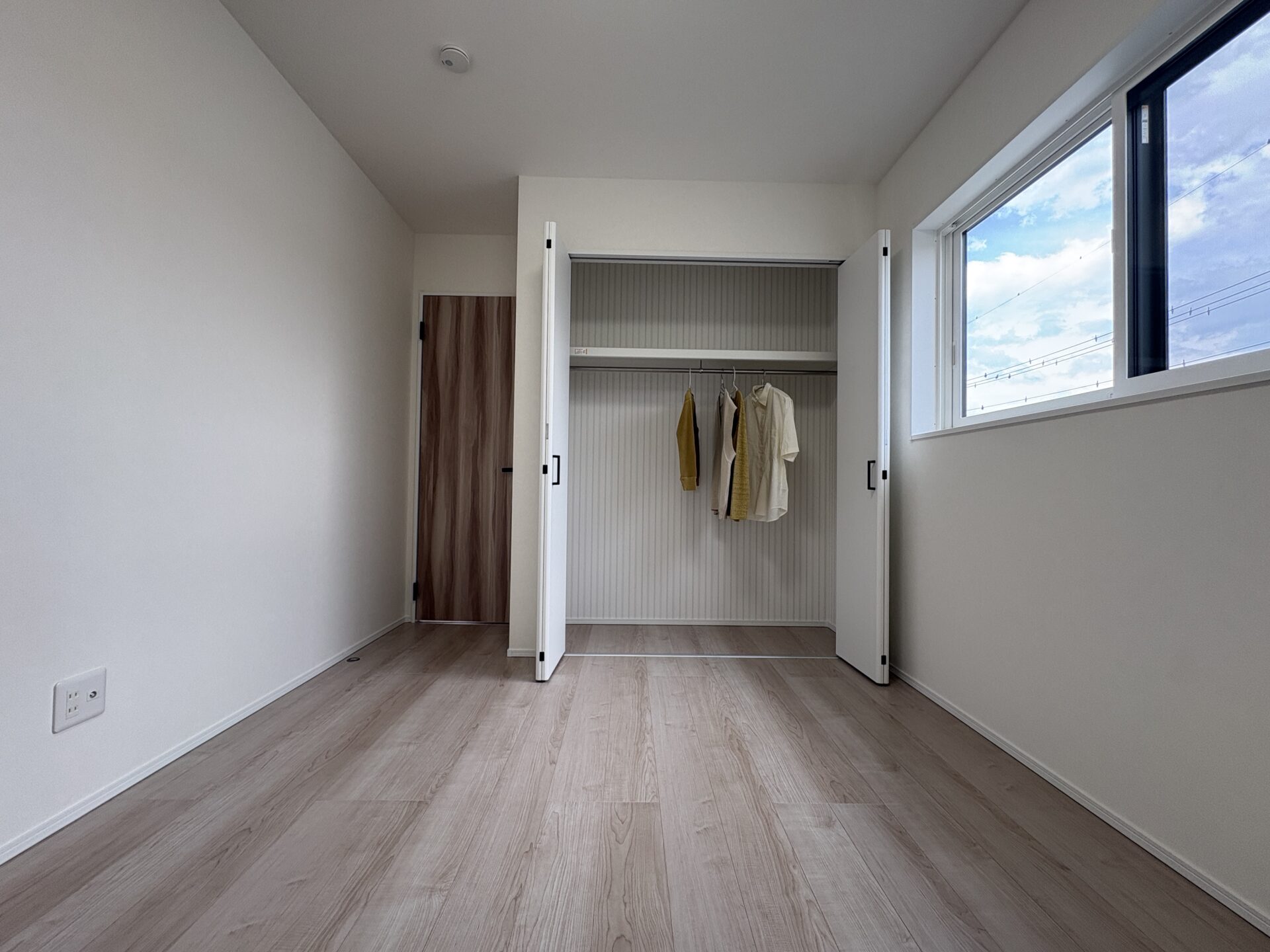 山梨県南アルプス市野牛島H 4号棟（建売住宅）の2階洋室