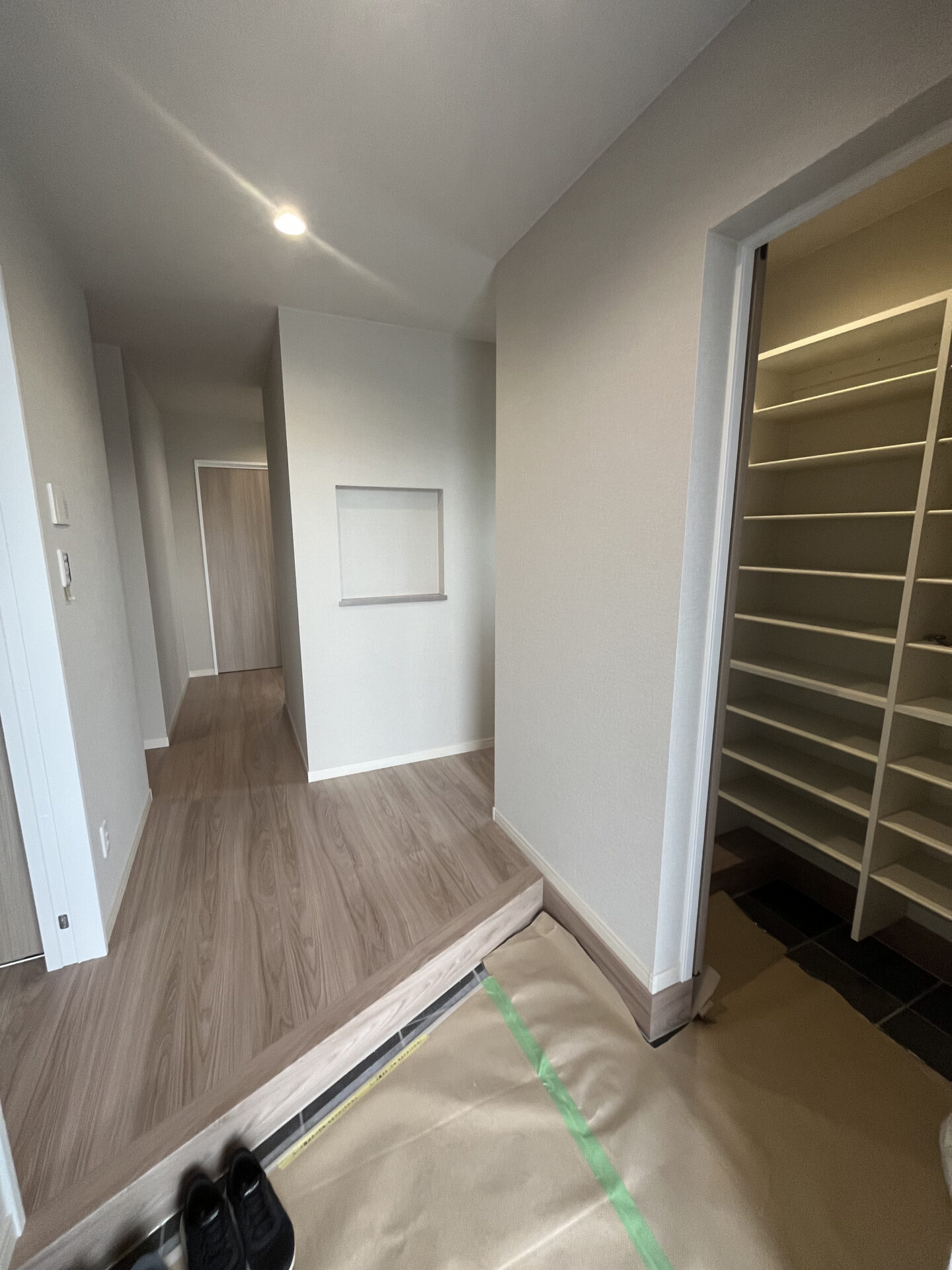 西甲府住宅ROOM TOUR #36　玄関