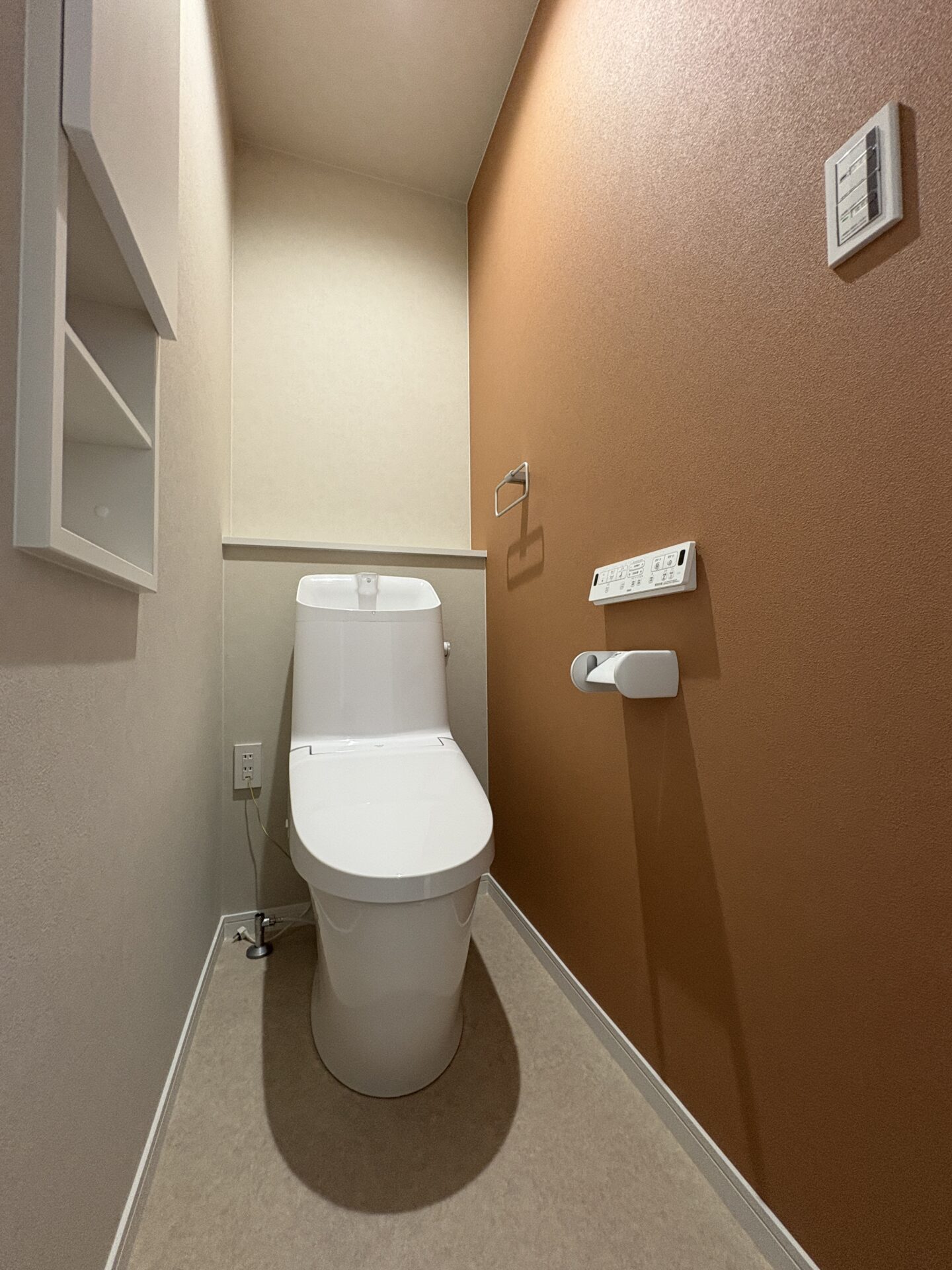 西甲府住宅ROOM TOUR #37　2Fトイレ