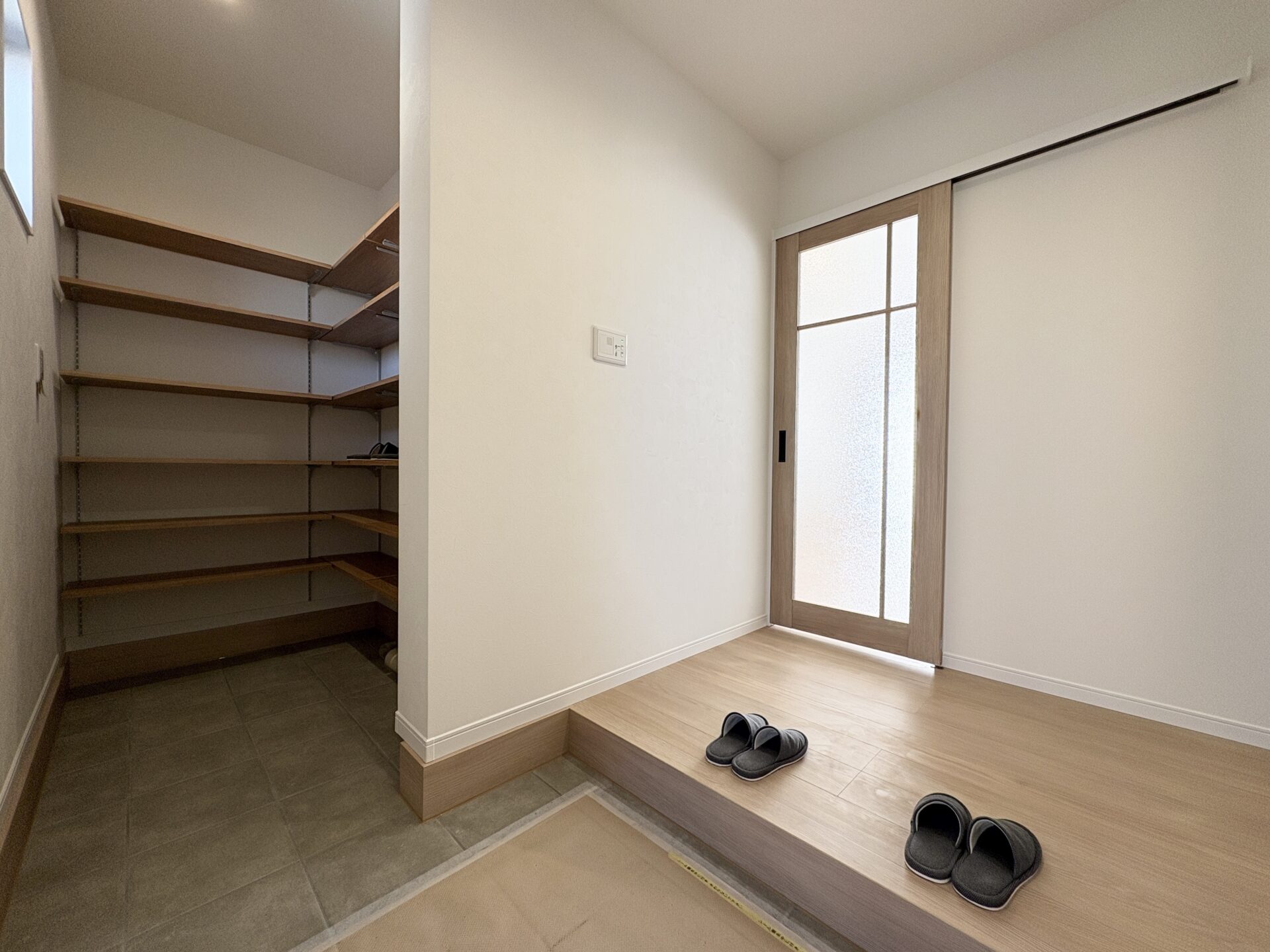 西甲府住宅ROOM TOUR #45　玄関
