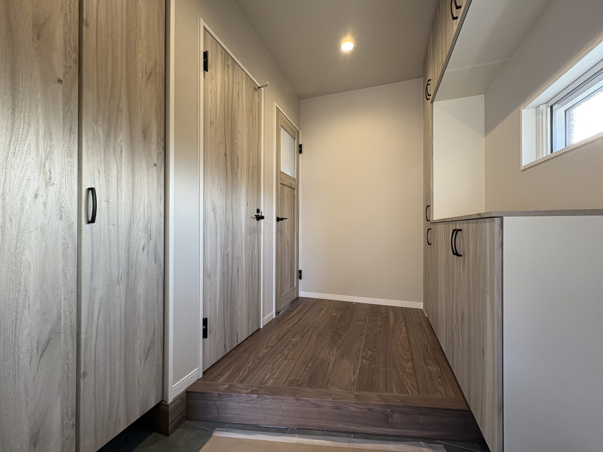 西甲府住宅ROOM TOUR #48　玄関