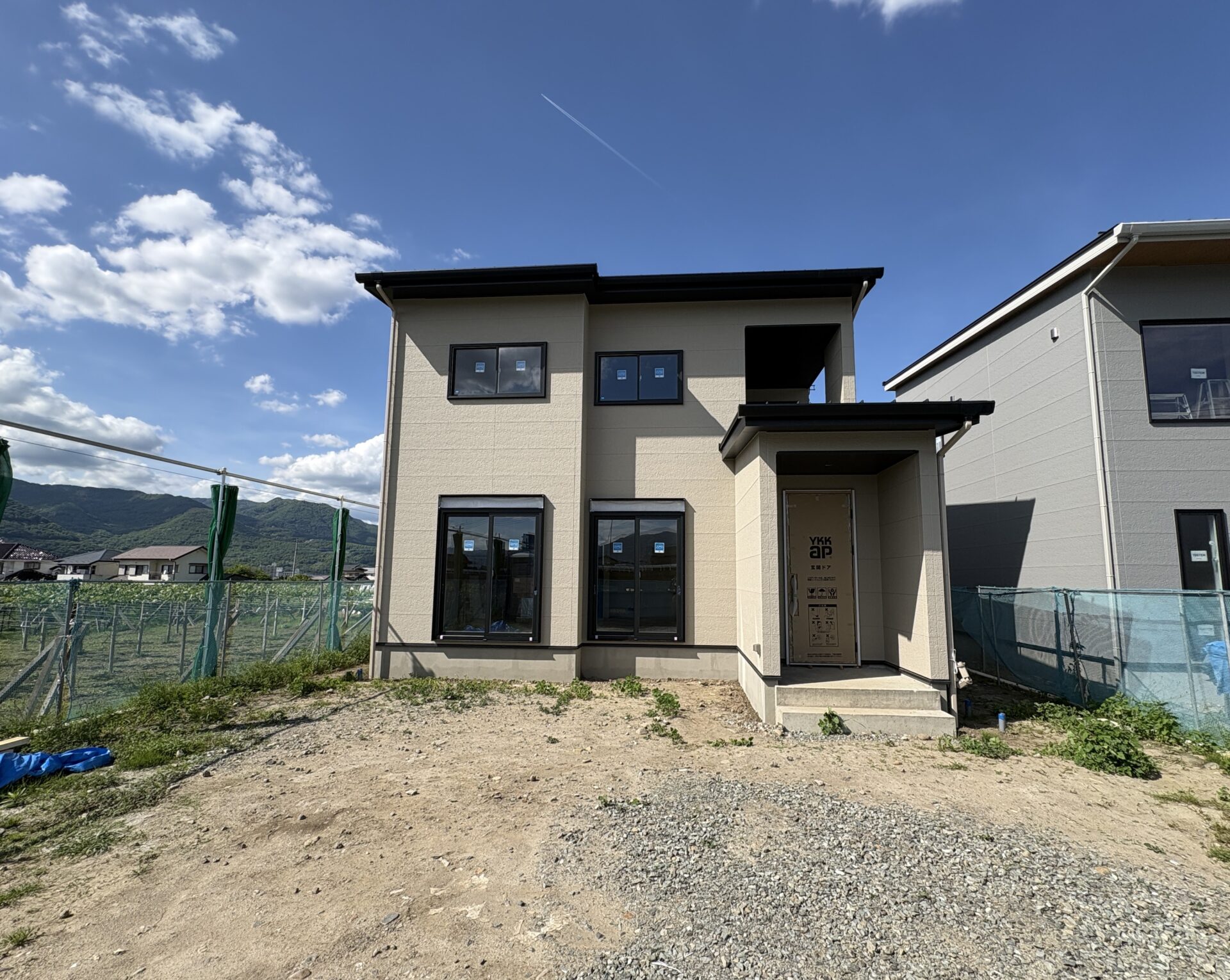 山梨県笛吹市石和町中川A 1号棟（建売住宅）の中川A外観写真