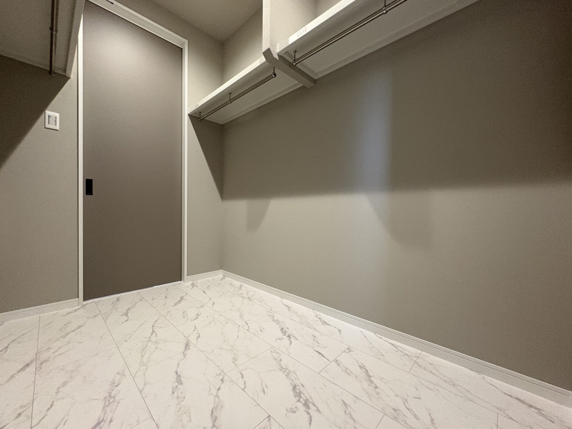 西甲府住宅ROOM TOUR #26　ファミリークローゼット