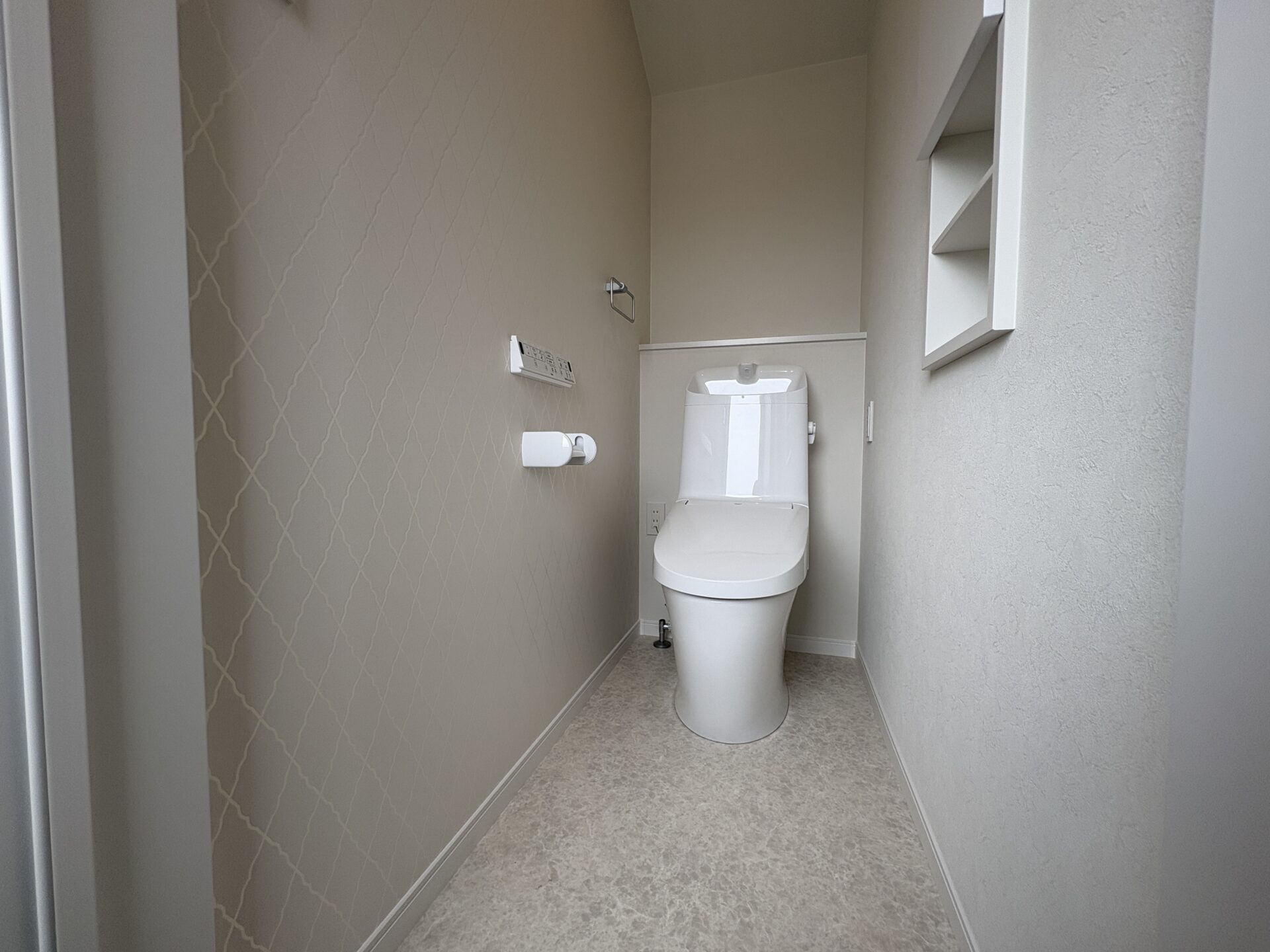 西甲府住宅ROOM TOUR #30　2Fトイレ