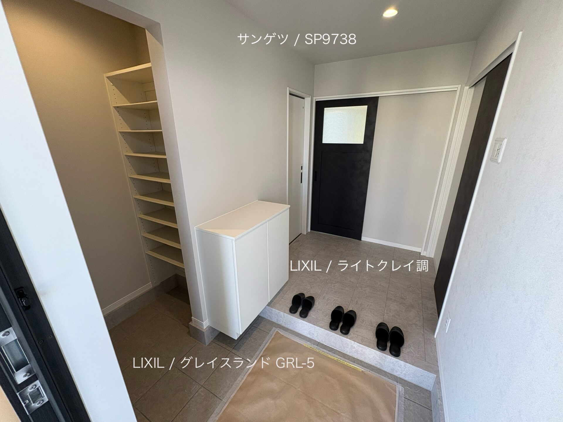 西甲府住宅ROOM TOUR #31　玄関（仕様）