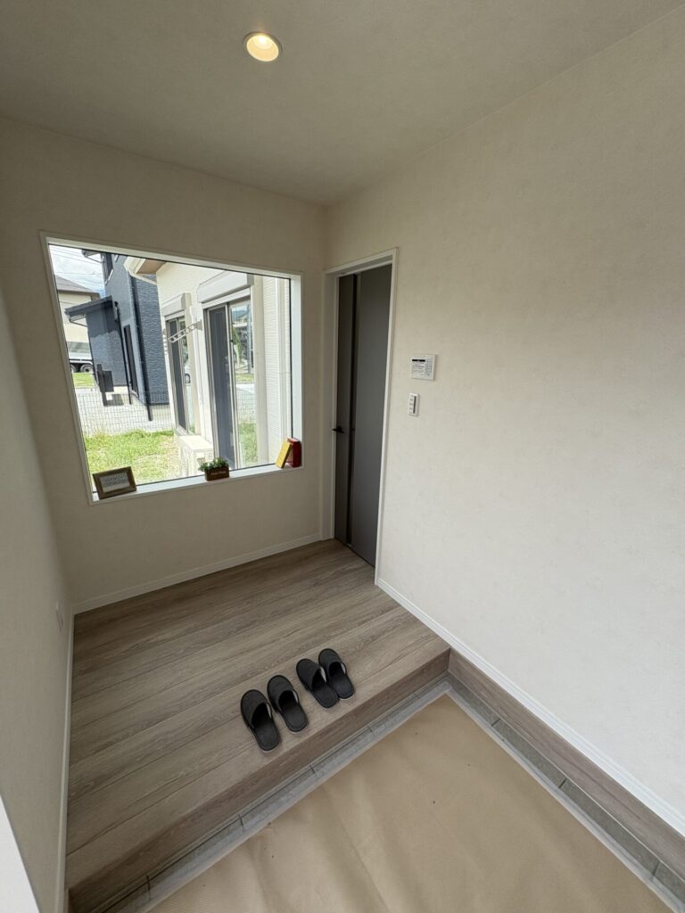 西甲府住宅ROOM TOUR #29　玄関