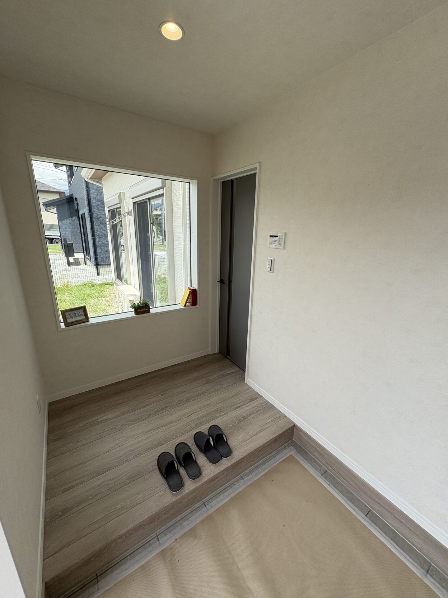 西甲府住宅ROOM TOUR #29　玄関