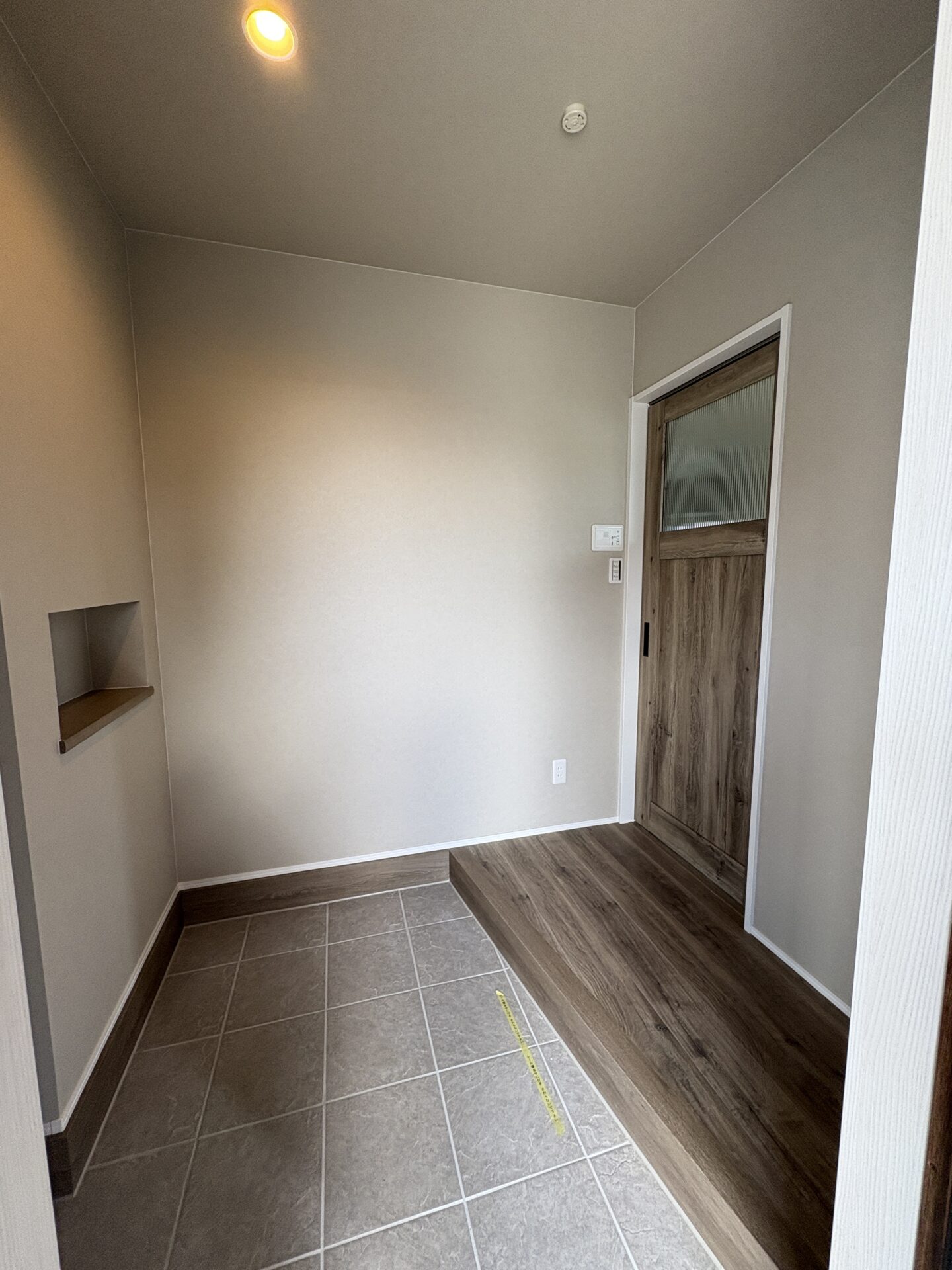 西甲府住宅ROOM TOUR #32　玄関