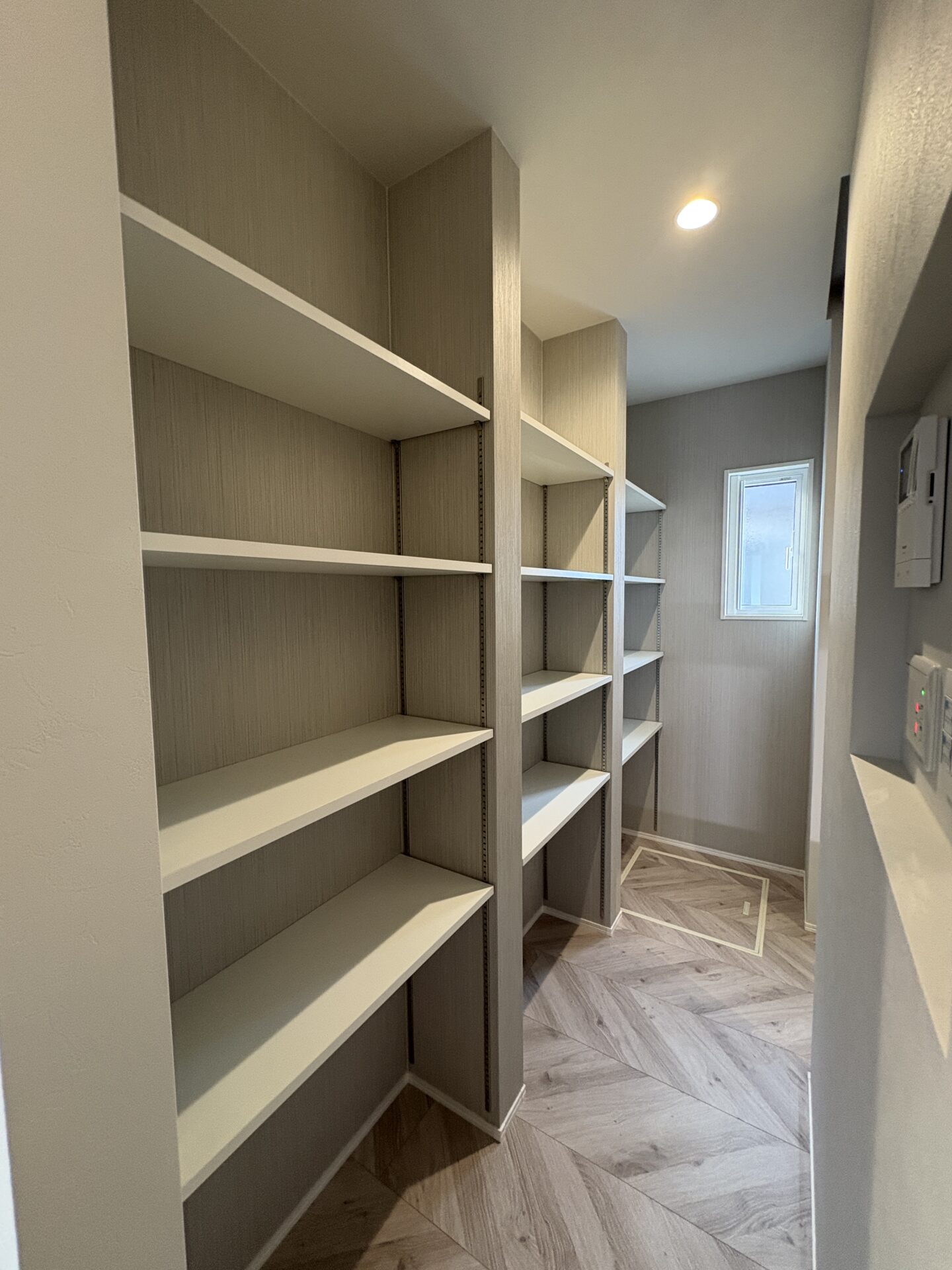 西甲府住宅ROOM TOUR #35　パントリー