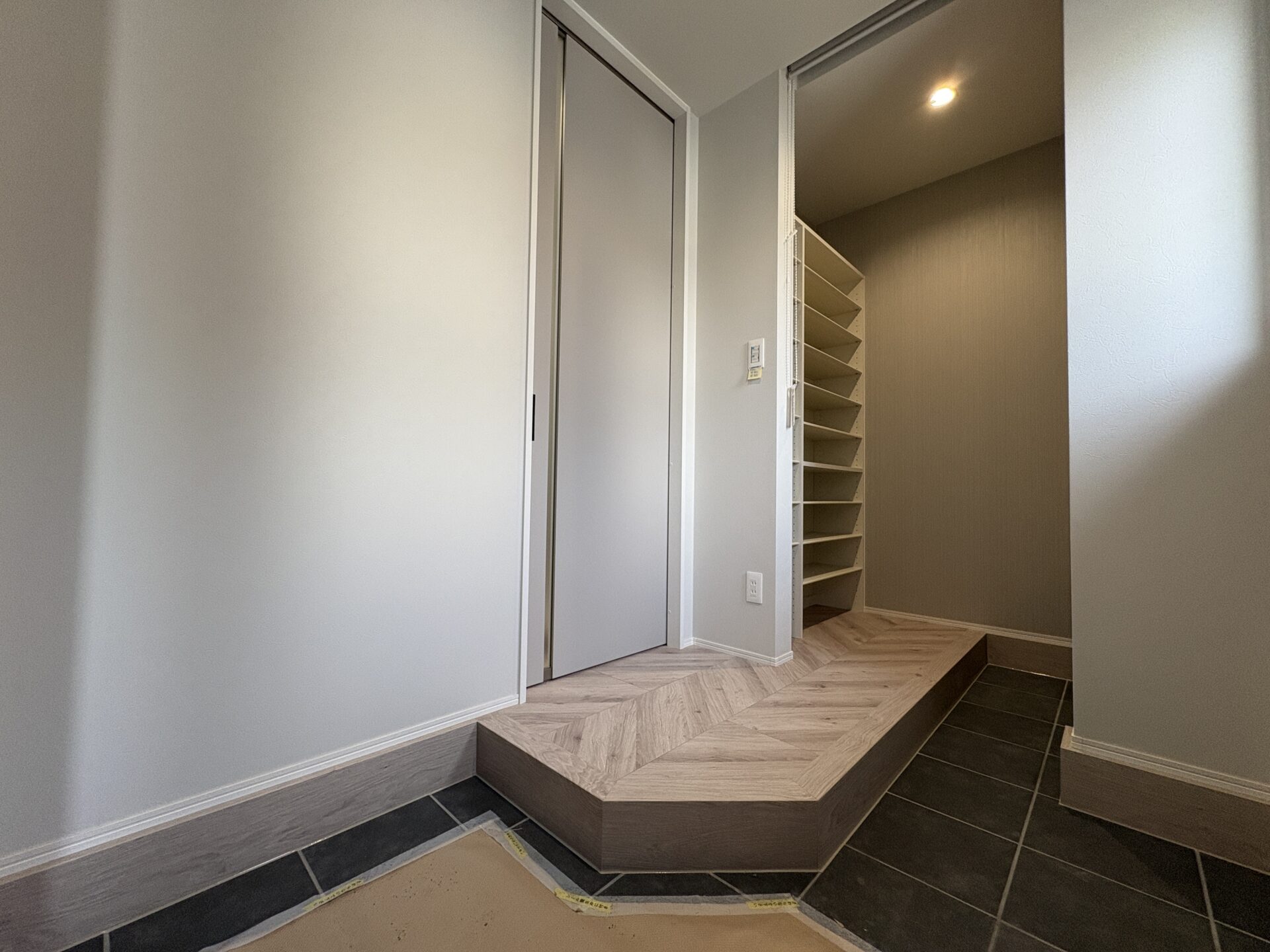 西甲府住宅ROOM TOUR #35　玄関