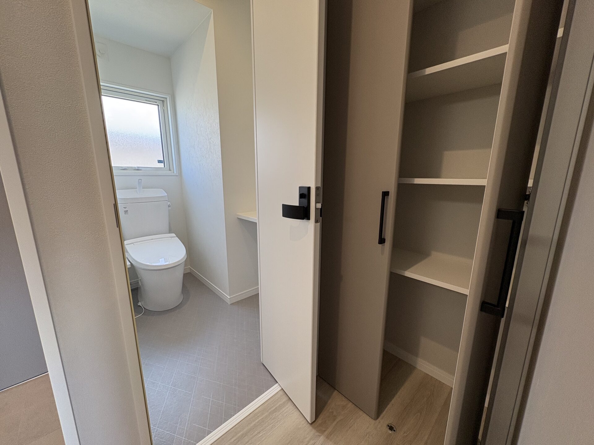 西甲府住宅ROOM TOUR #23　1Fトイレ