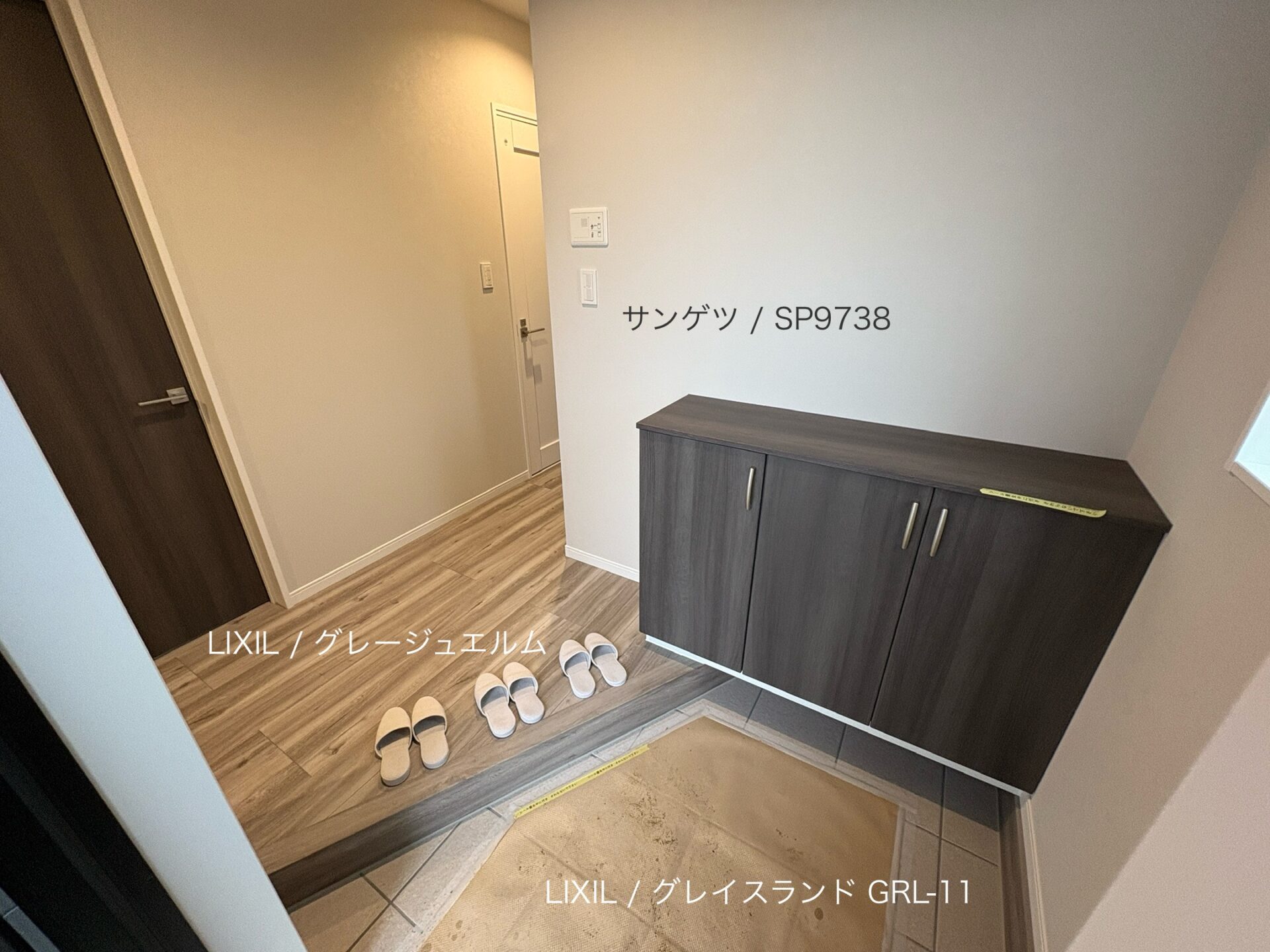 西甲府住宅ROOM TOUR #24　玄関（仕様）