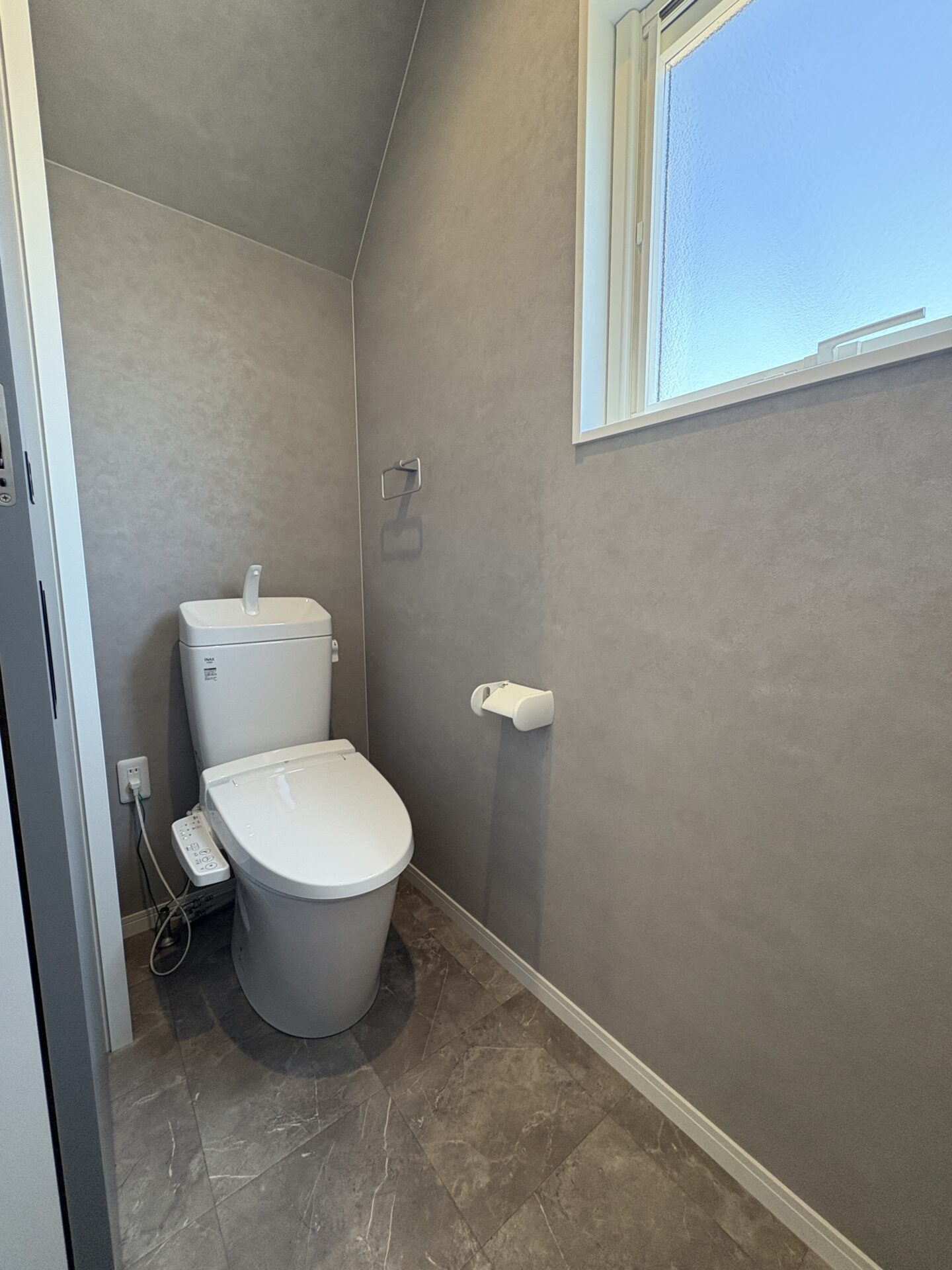 西甲府住宅ROOM TOUR #22　1Fトイレ