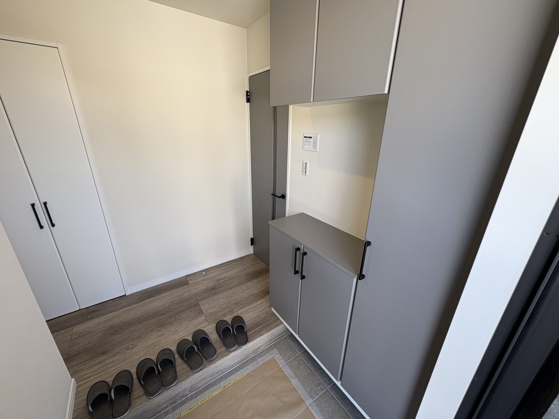 西甲府住宅ROOM TOUR #22　玄関