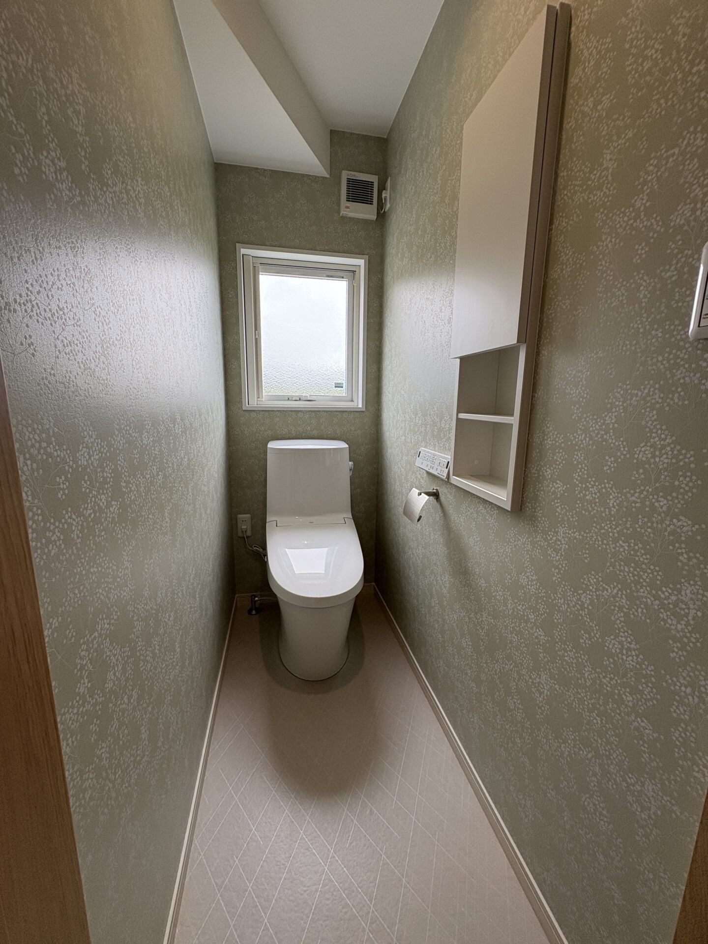 西甲府住宅ROOM TOUR #25　1Fトイレ